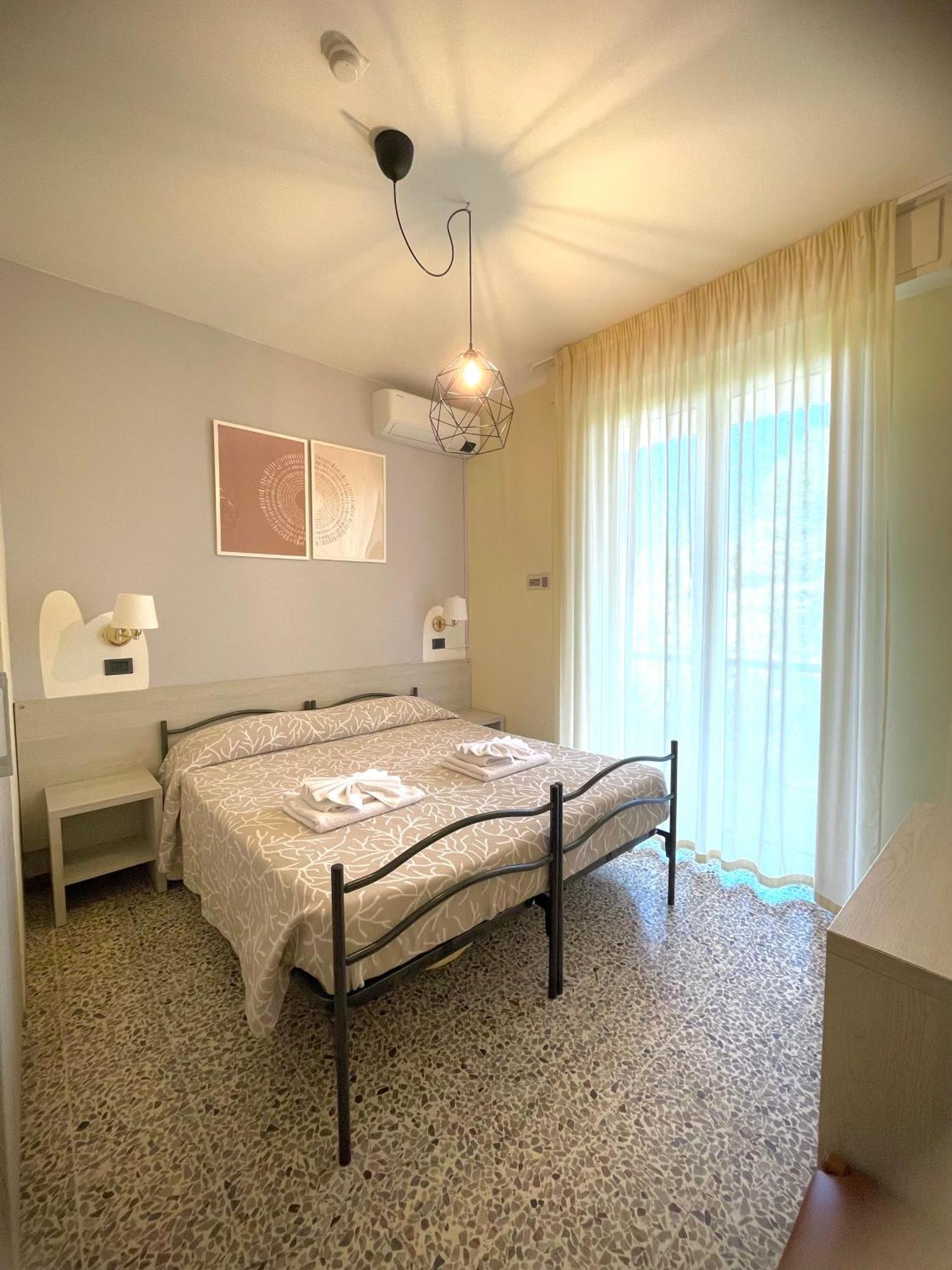 Hotel Reale Rimini Exteriör bild